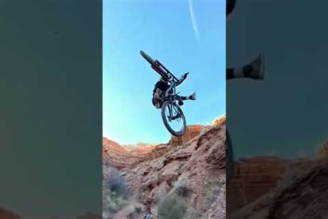 😲 Crazy Desert Mountain Bike Dirt Jump! 🏜️🔥 #shorts