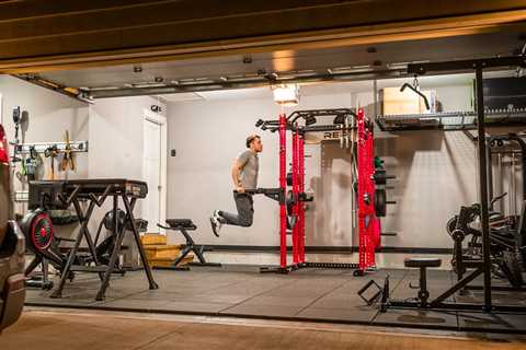 Man Turns 2-Car Garage into Fully Kitted-Out Home Gym!