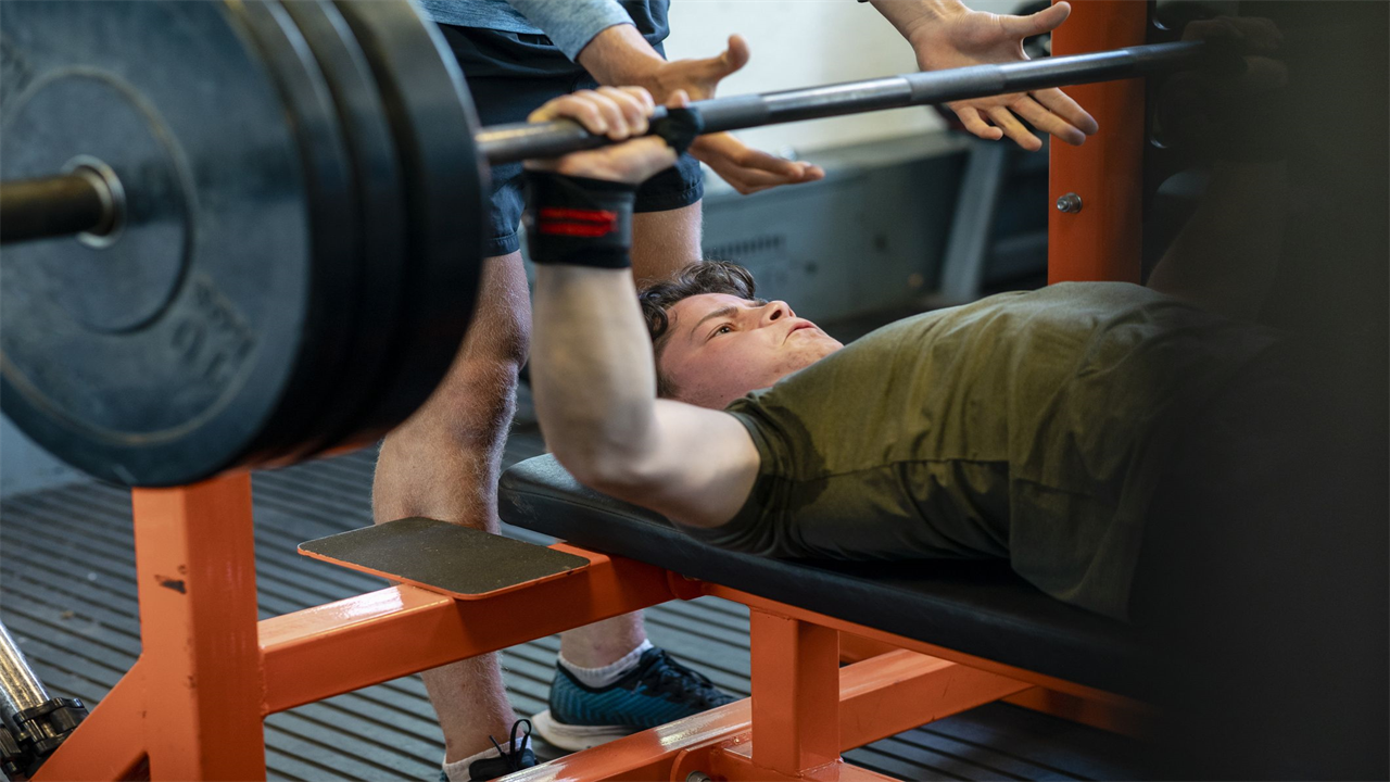 A Top Trainer Explains How to Tell If You’re Lifting Too Heavy
