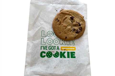 I Tried 5 Fast-Food Chocolate Chip Cookies & the Clear Winner Had a Surprising Ingredient