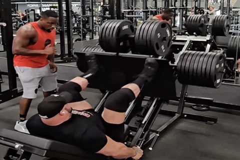 Evan Singleton Leg Presses 612 Kilograms (1,350 Pounds) for 12 Reps in Shaw Classic Training